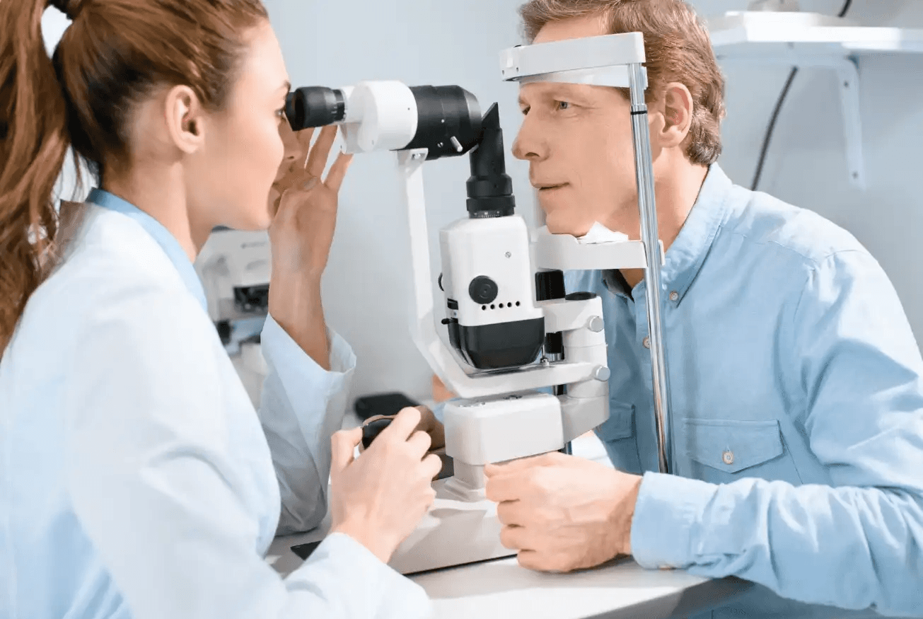 العدسات الترايفوكال بعد الاربعين، متى تكون خياراً مناسباً